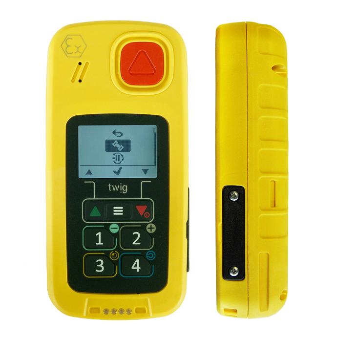Sarı TWIG One-Ex ATEX IECEx kişisel alarm cihazının ön ve yan görünümü, SOS butonlu endüstriyel tasarım